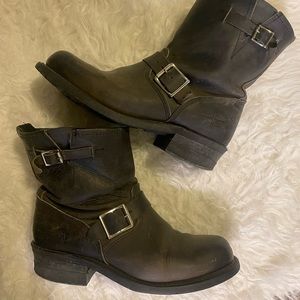 Frye Engineer 8R bootie - in charcoal